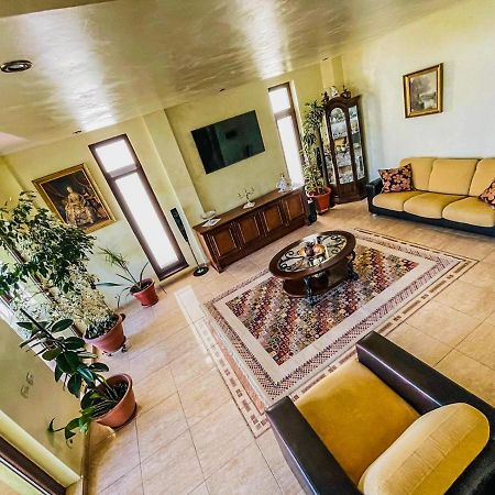 Vila Orange Hotel นาโวดาริ ภายนอก รูปภาพ