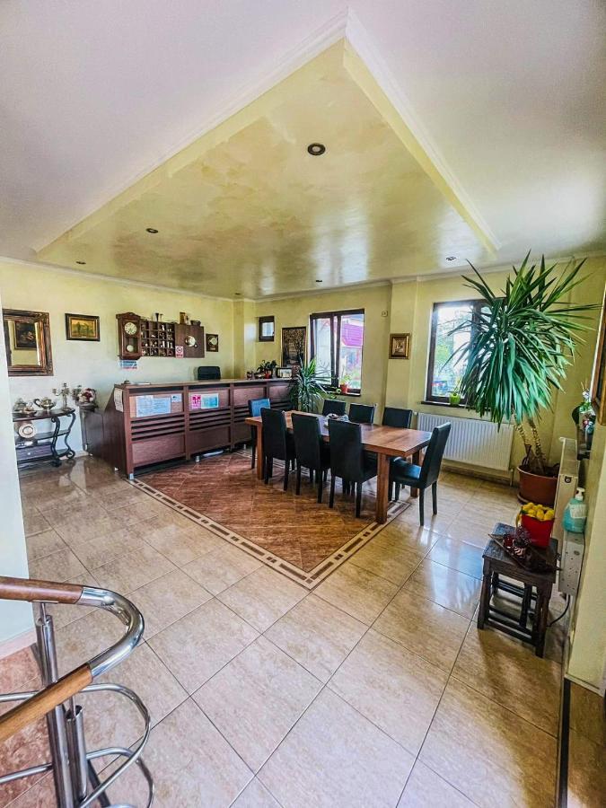 Vila Orange Hotel นาโวดาริ ภายนอก รูปภาพ