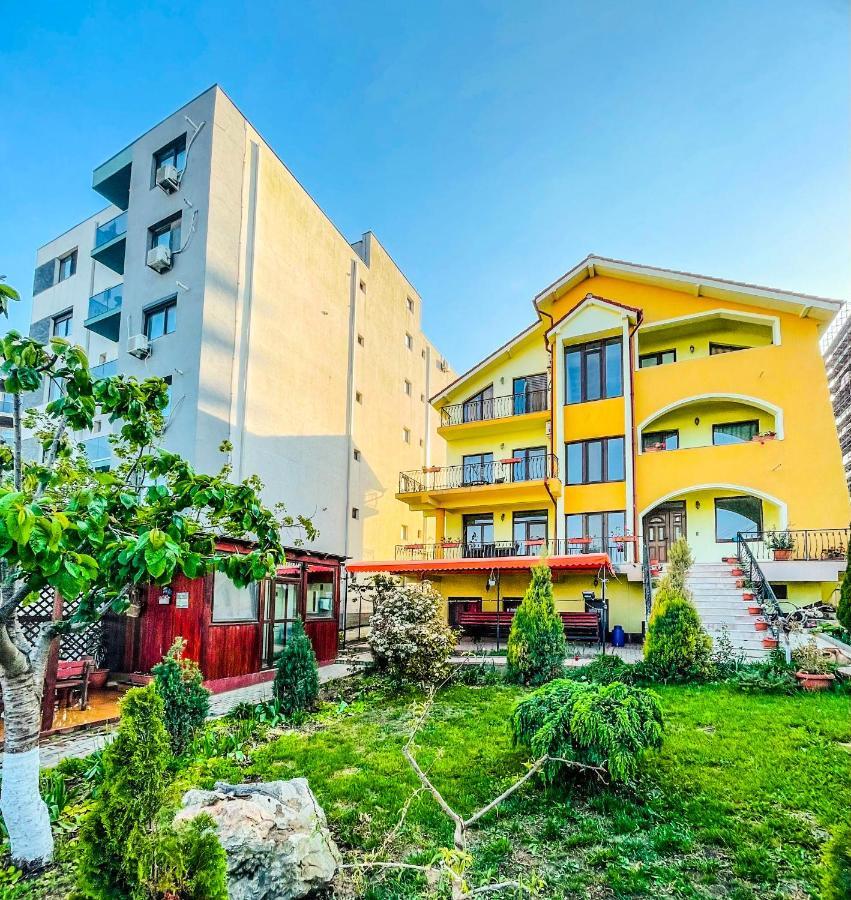 Vila Orange Hotel นาโวดาริ ภายนอก รูปภาพ