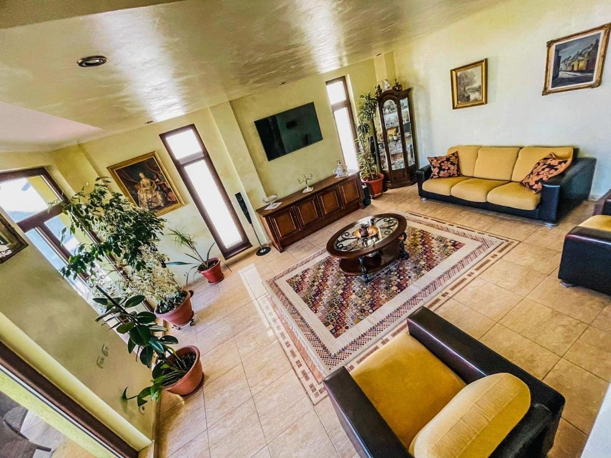 Vila Orange Hotel นาโวดาริ ภายนอก รูปภาพ