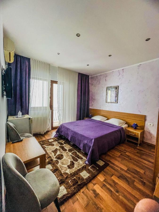 Vila Orange Hotel นาโวดาริ ภายนอก รูปภาพ