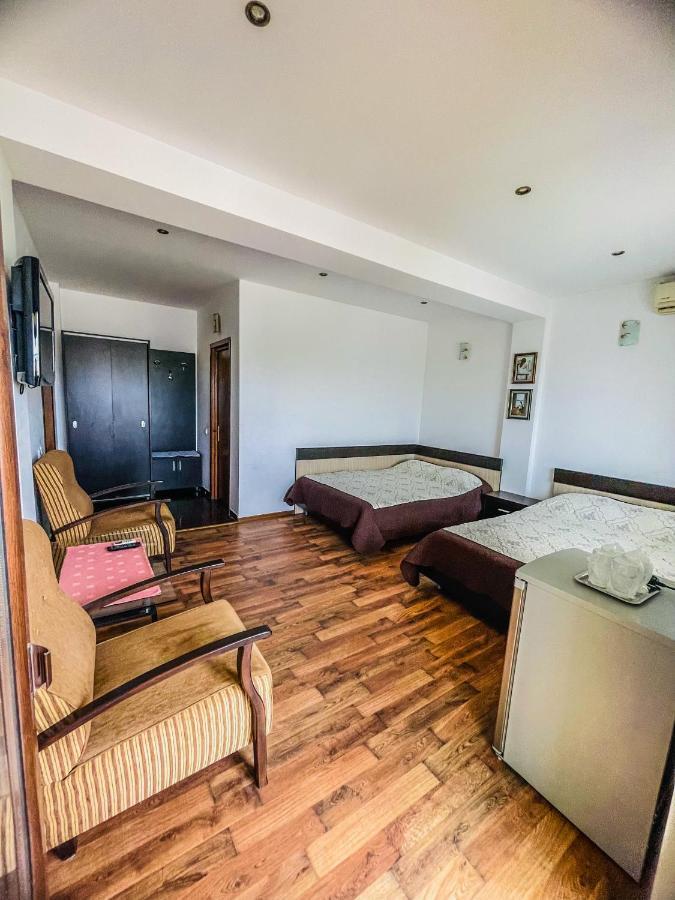 Vila Orange Hotel นาโวดาริ ภายนอก รูปภาพ