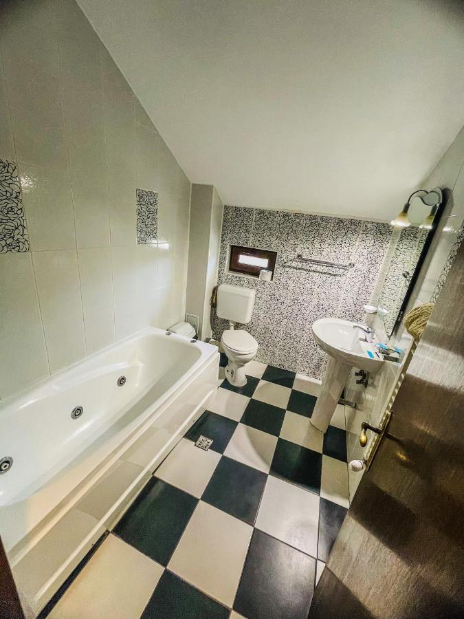 Vila Orange Hotel นาโวดาริ ภายนอก รูปภาพ