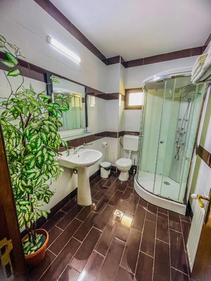 Vila Orange Hotel นาโวดาริ ภายนอก รูปภาพ