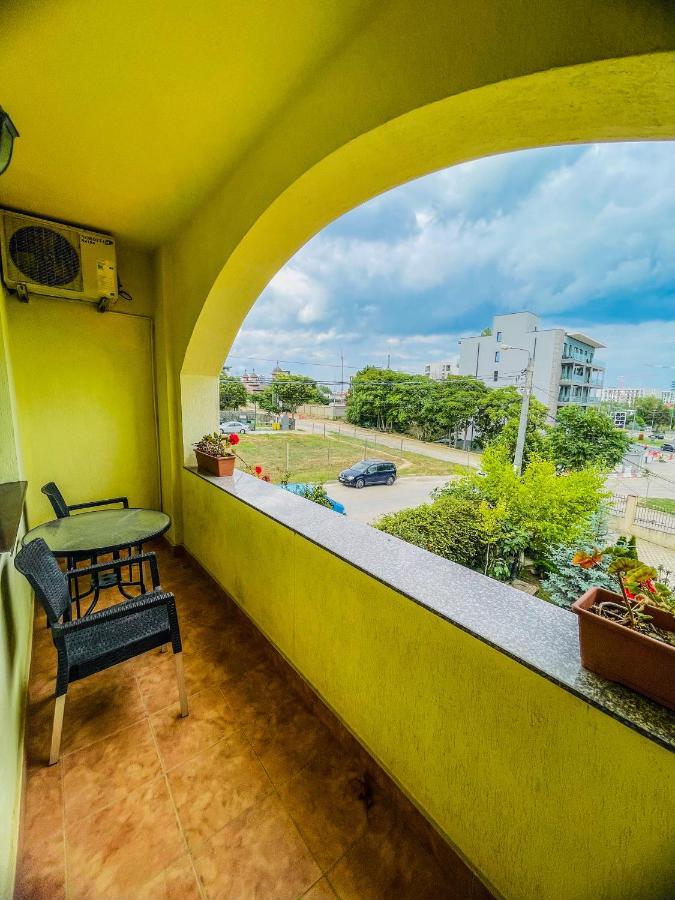 Vila Orange Hotel นาโวดาริ ภายนอก รูปภาพ