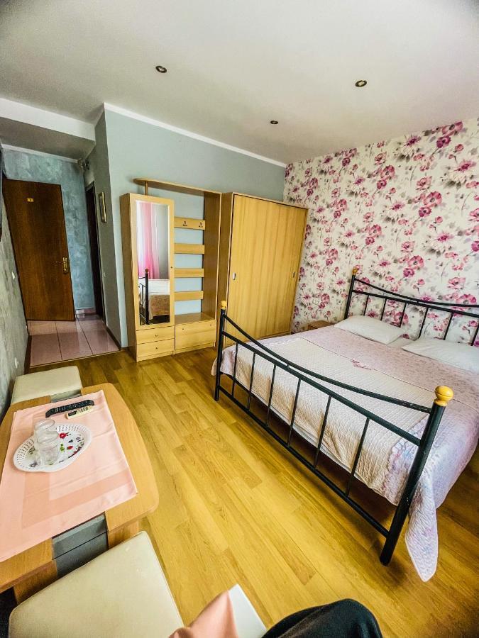 Vila Orange Hotel นาโวดาริ ภายนอก รูปภาพ