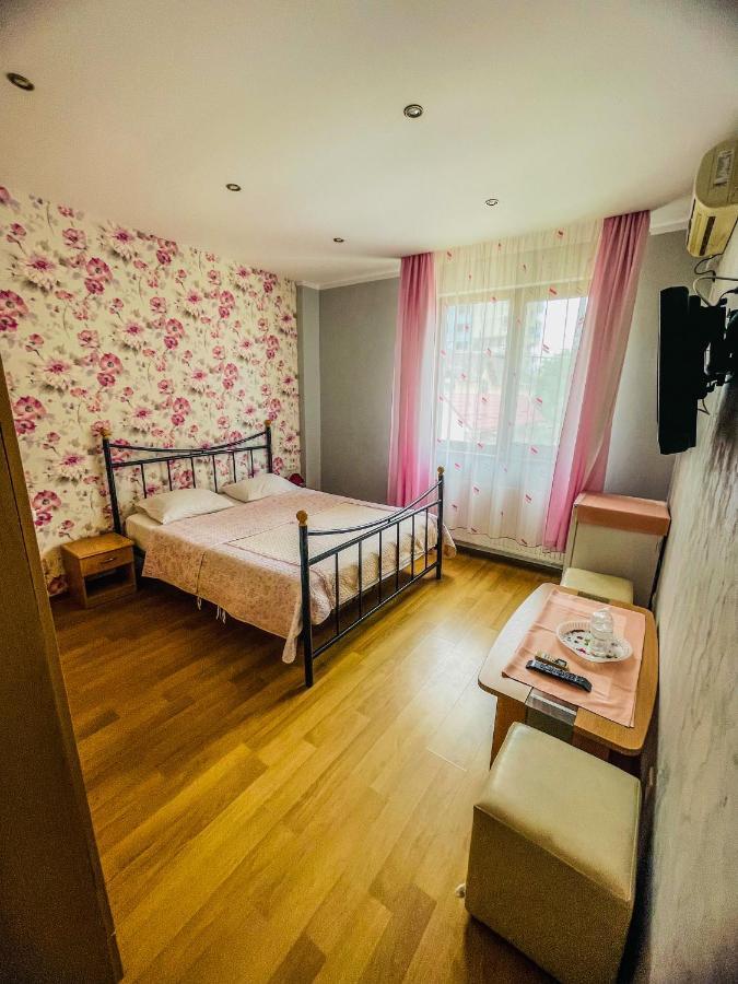 Vila Orange Hotel นาโวดาริ ภายนอก รูปภาพ