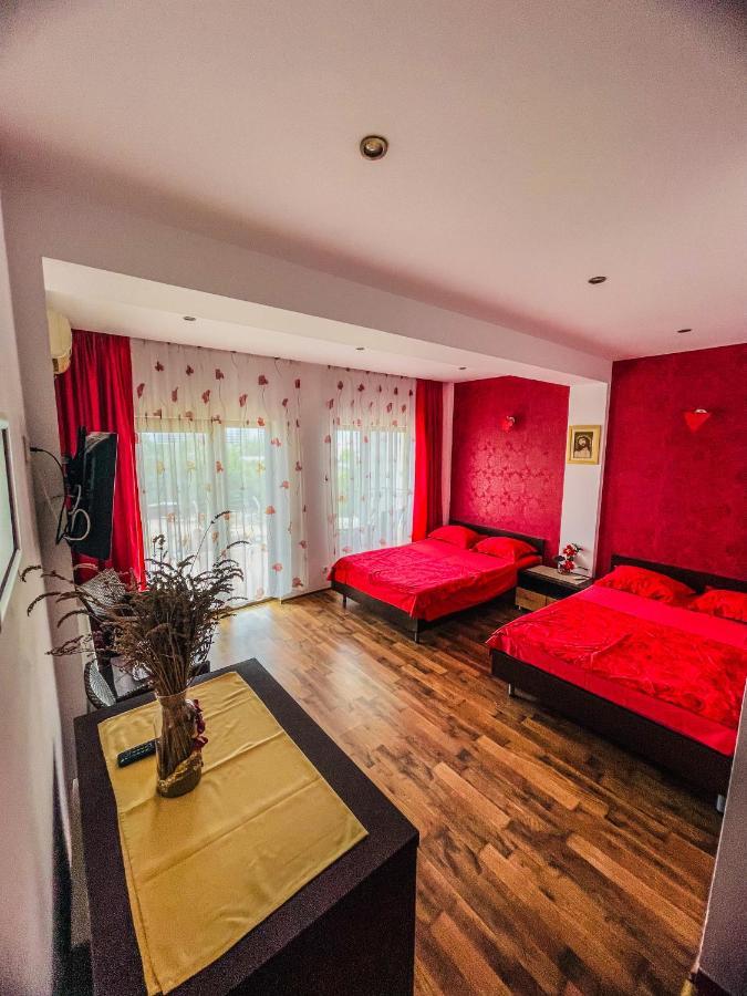Vila Orange Hotel นาโวดาริ ภายนอก รูปภาพ