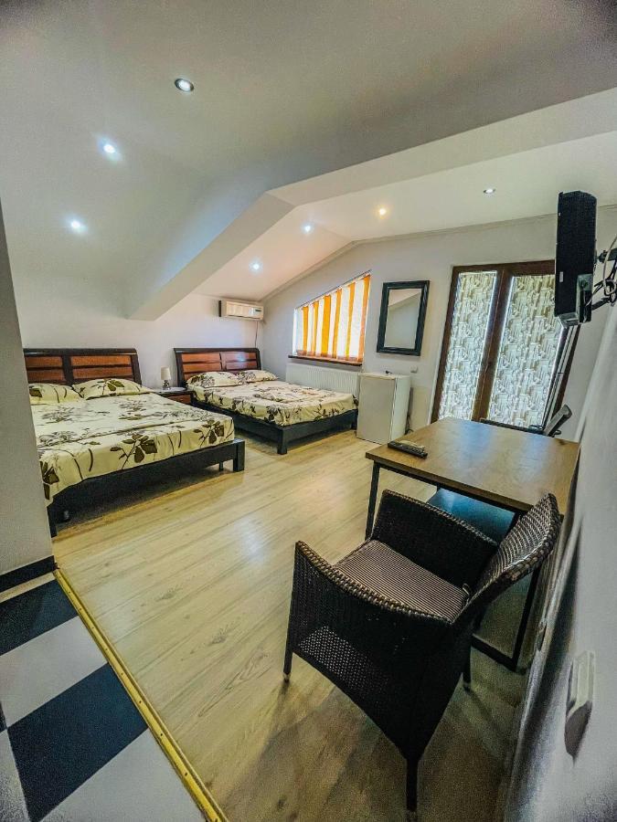 Vila Orange Hotel นาโวดาริ ภายนอก รูปภาพ