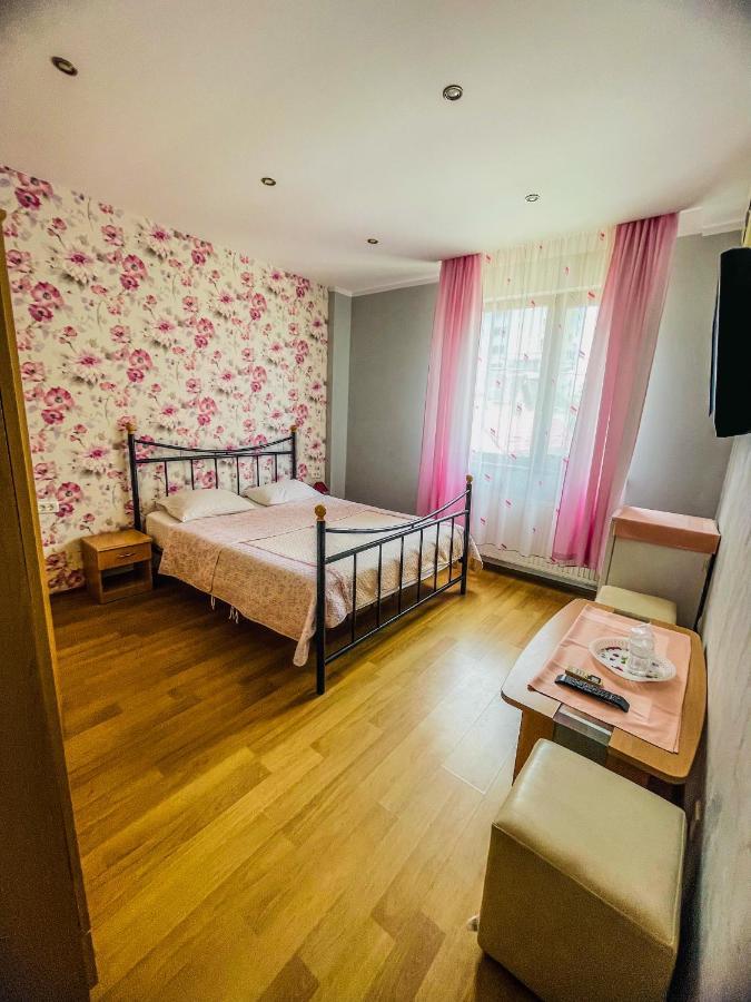Vila Orange Hotel นาโวดาริ ภายนอก รูปภาพ