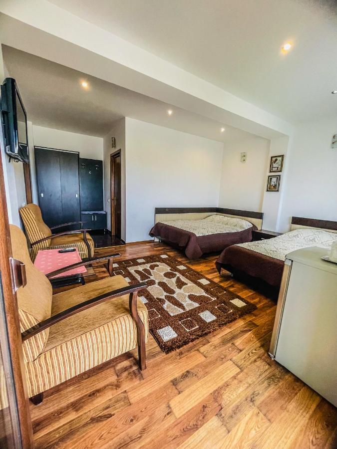 Vila Orange Hotel นาโวดาริ ภายนอก รูปภาพ