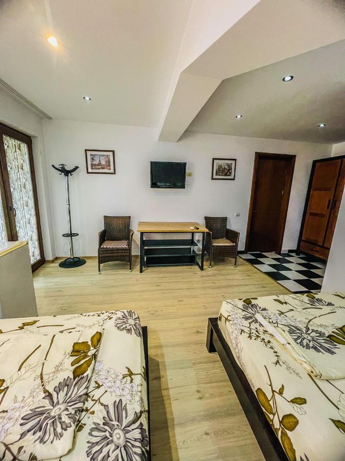 Vila Orange Hotel นาโวดาริ ภายนอก รูปภาพ