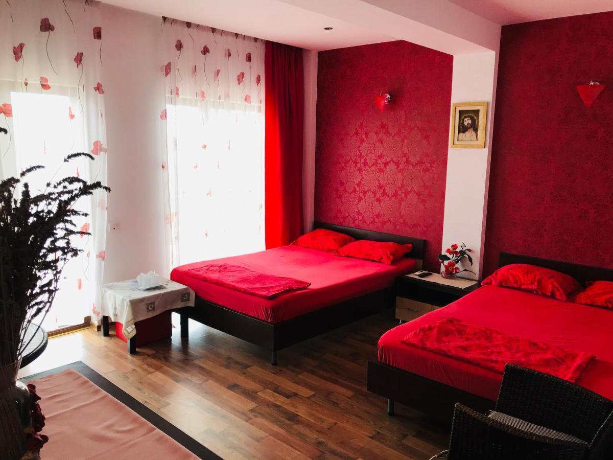 Vila Orange Hotel นาโวดาริ ภายนอก รูปภาพ