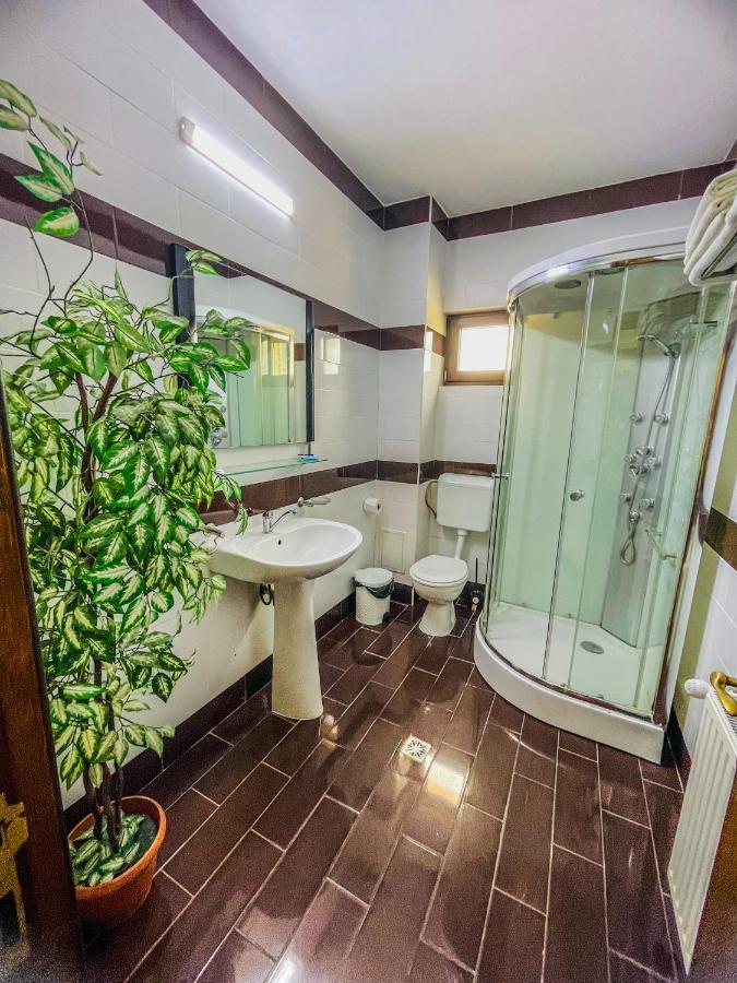Vila Orange Hotel นาโวดาริ ภายนอก รูปภาพ