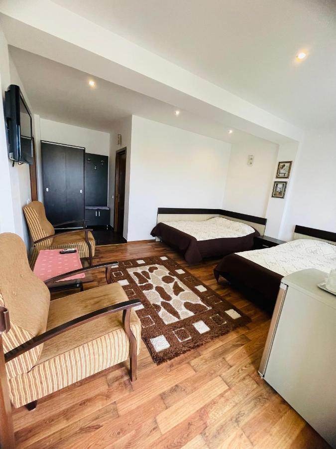 Vila Orange Hotel นาโวดาริ ภายนอก รูปภาพ
