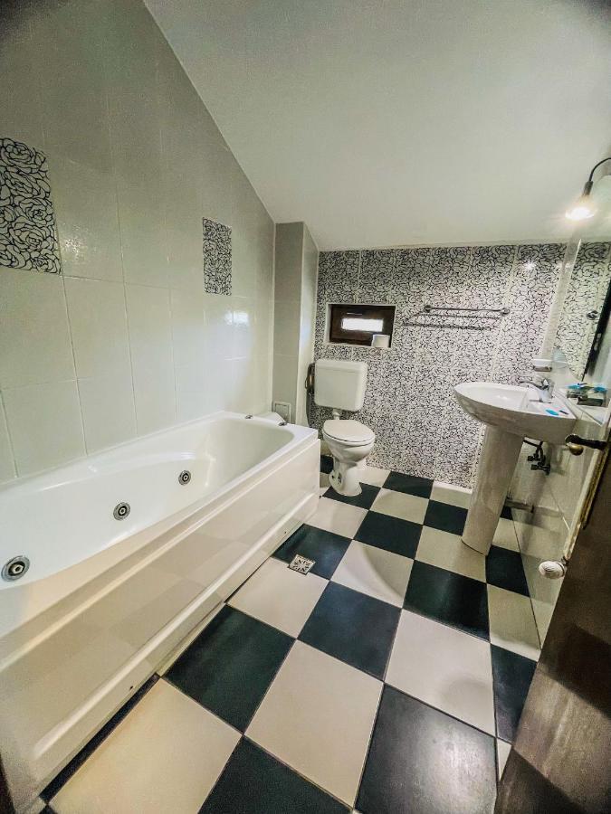Vila Orange Hotel นาโวดาริ ภายนอก รูปภาพ