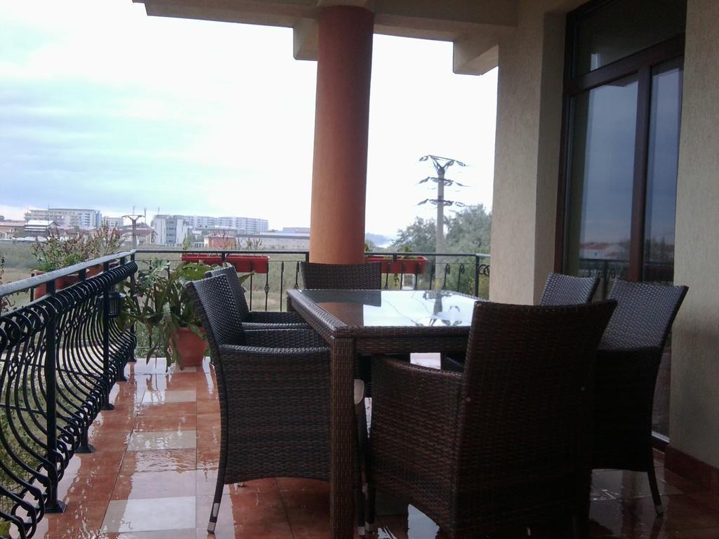 Vila Orange Hotel นาโวดาริ ภายนอก รูปภาพ